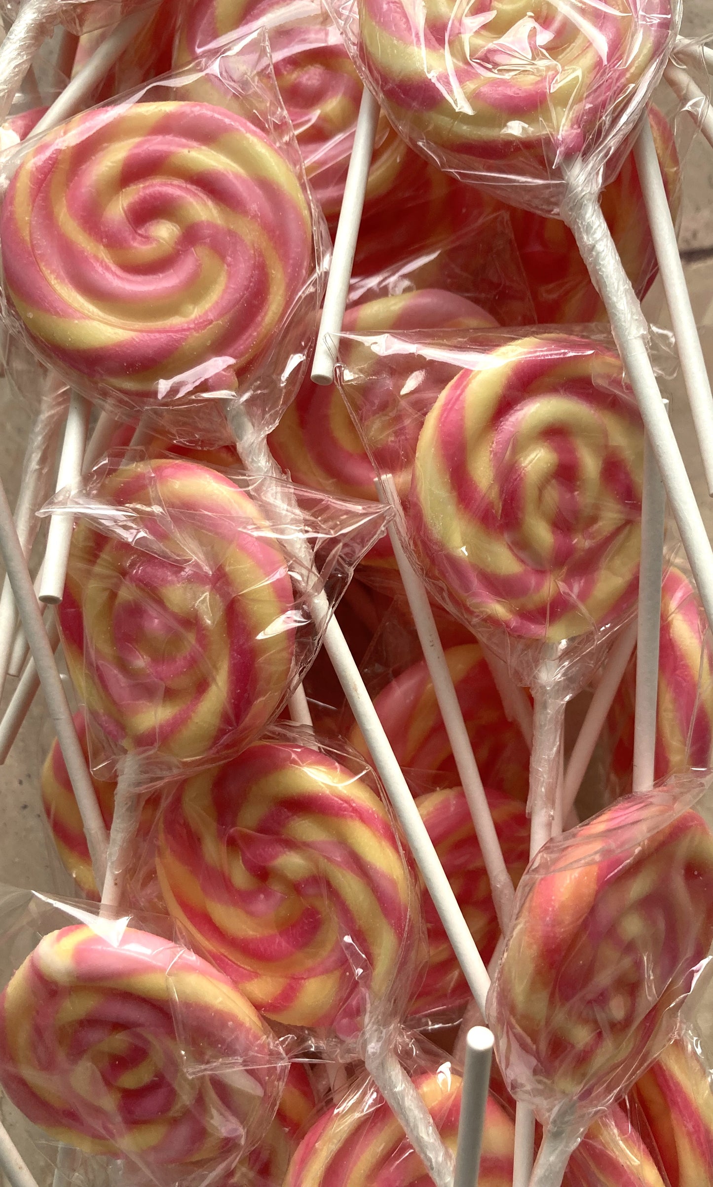 Réf FE 79 - Bonbon Sucette gouts Banane et Fraise sans Gluten, Bonbon Halal – La pièce.