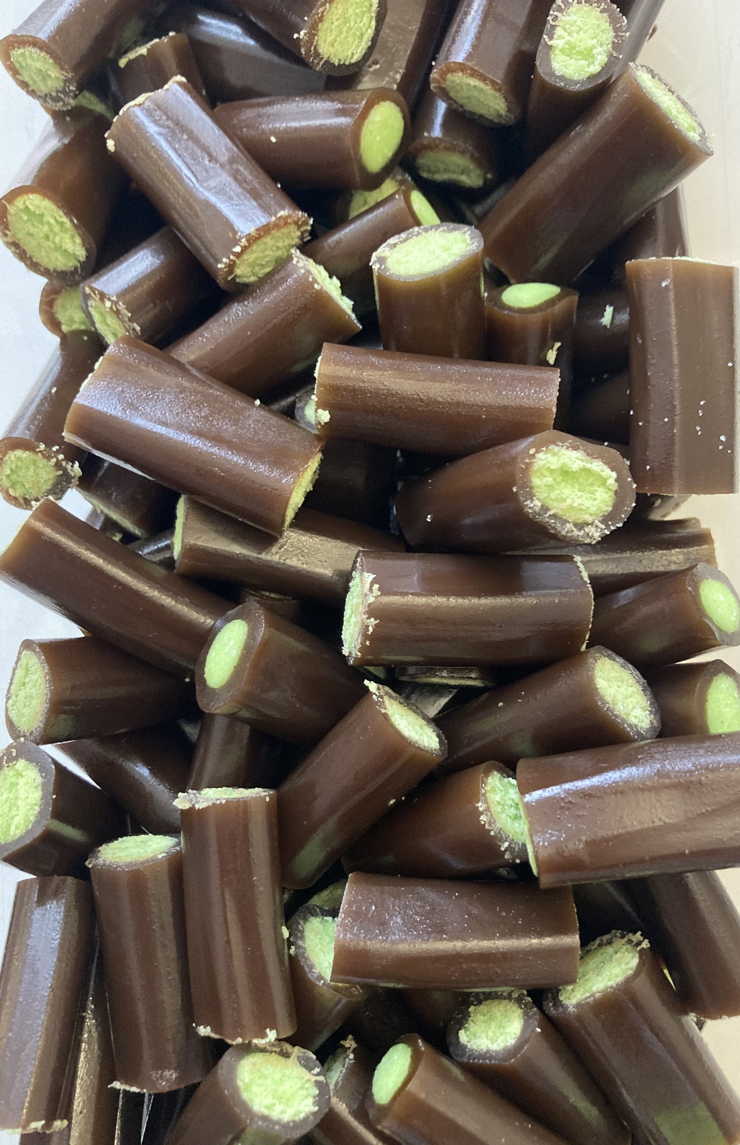 Réf DA 80 - Bonbon aux fruits en forme de Mini Câble gout Cola, Bonbon Halal - Sachet de 100 gr.