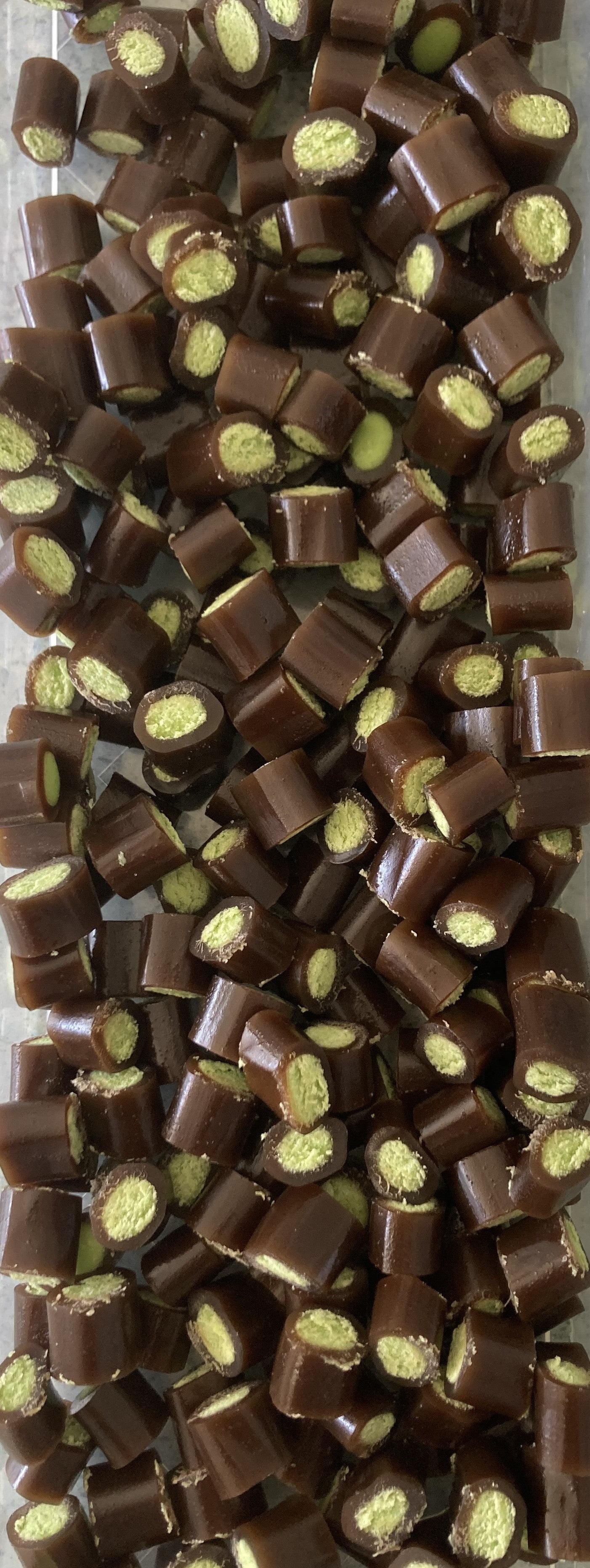 Réf DA 96 - Bonbon aux fruits en forme de Bouchée de Mini Câble gout Cola, Bonbon Halal - Sachet de 100 gr.
