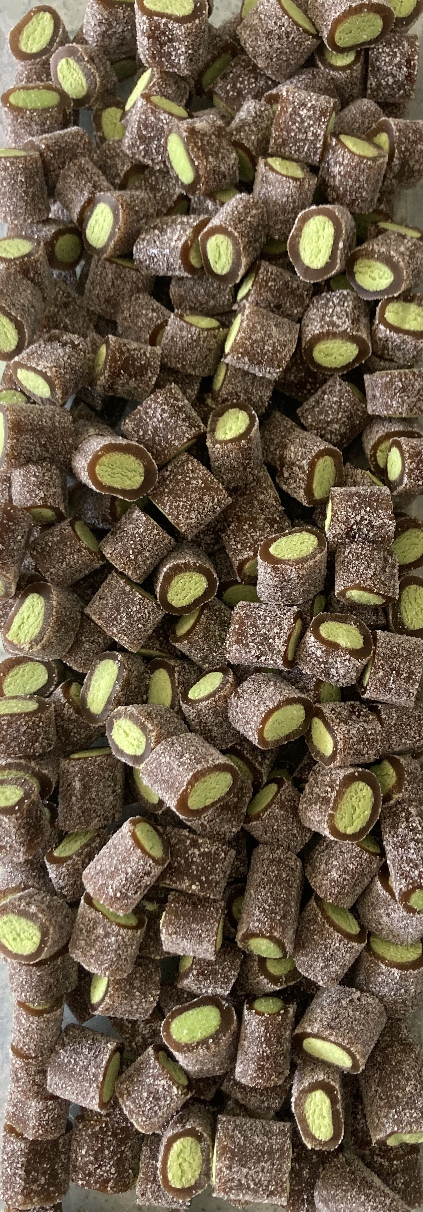 Réf DA 93 - Bonbon aux fruits en forme de Bouchée de Mini câble gout Cola Acide, Bonbon Halal - Sachet de 100 gr.