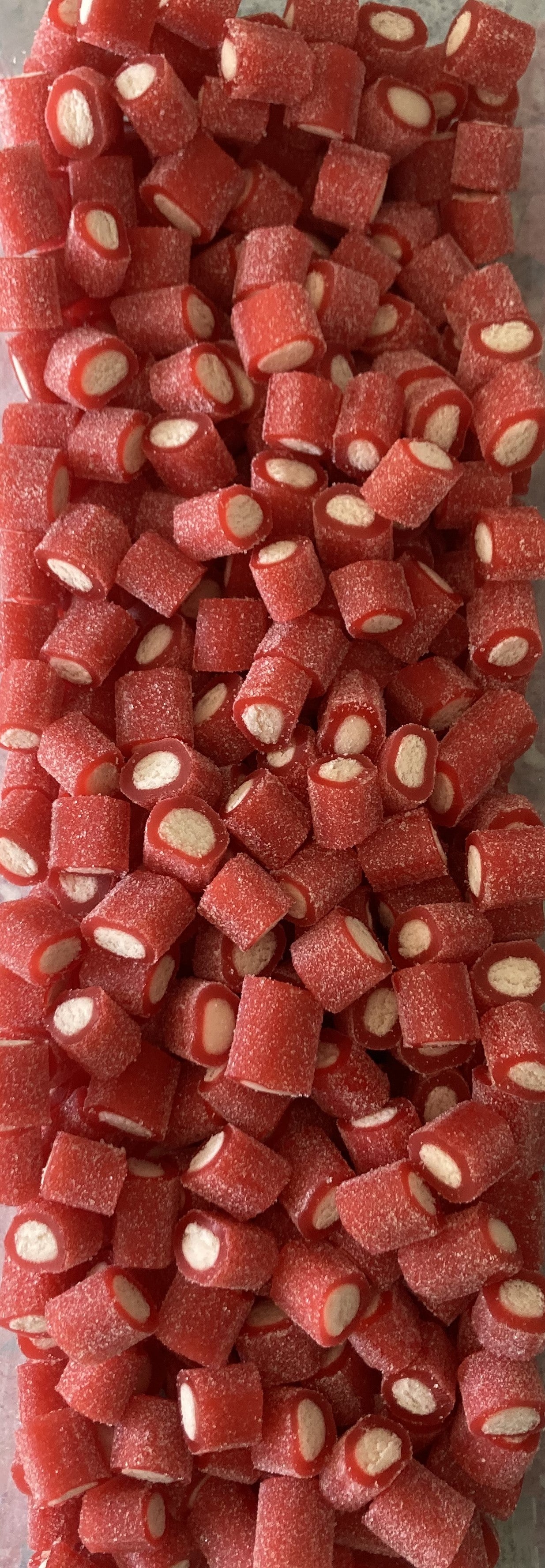 Réf DA 94 - Bonbon aux fruits en forme de Bouchée de Mini câble gout Fraise acide, Bonbon Halal - Sachet de 100 gr.