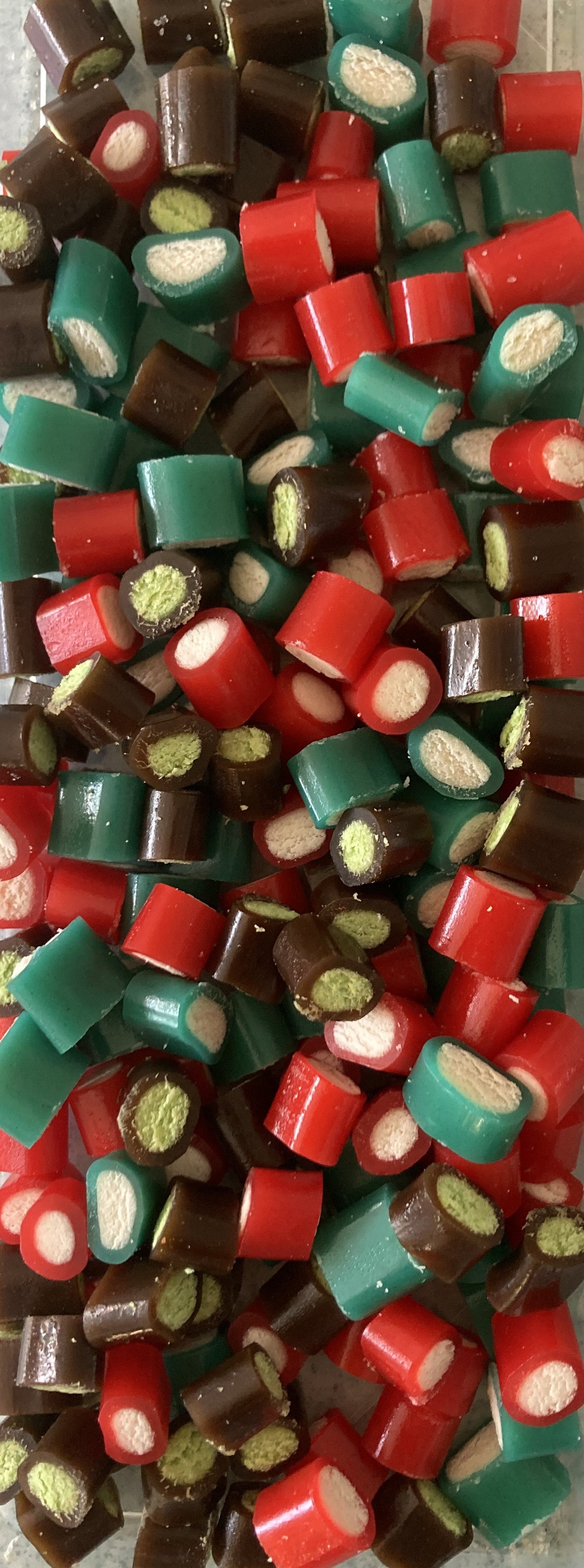 Réf B9 99 – Box 9 - Bonbon aux fruits en forme de Bouchée de Mini Câble gout Framboise, Cola et Fraise, Bonbon Halal sachet de 600 gr.
