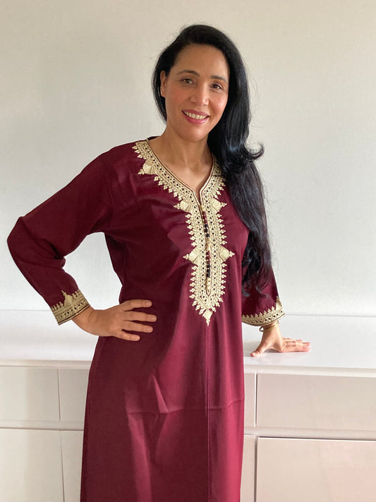 CAFTAN Marocain sans ceinture - Vêtement traditionnel féminin - Coloris Bordeaux -