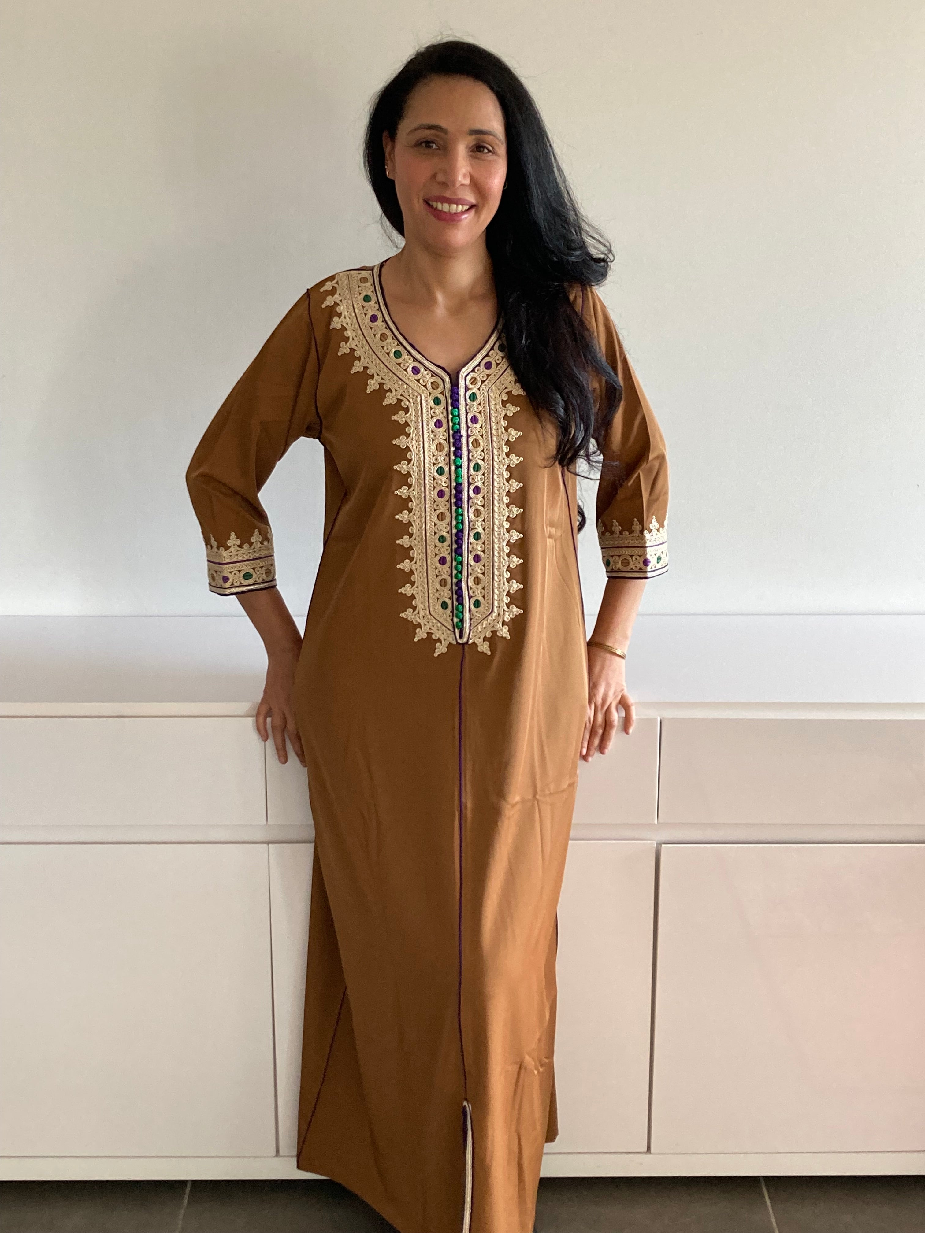 CAFTAN Marocain sans ceinture Vetement traditionnel feminin Coloris Marron