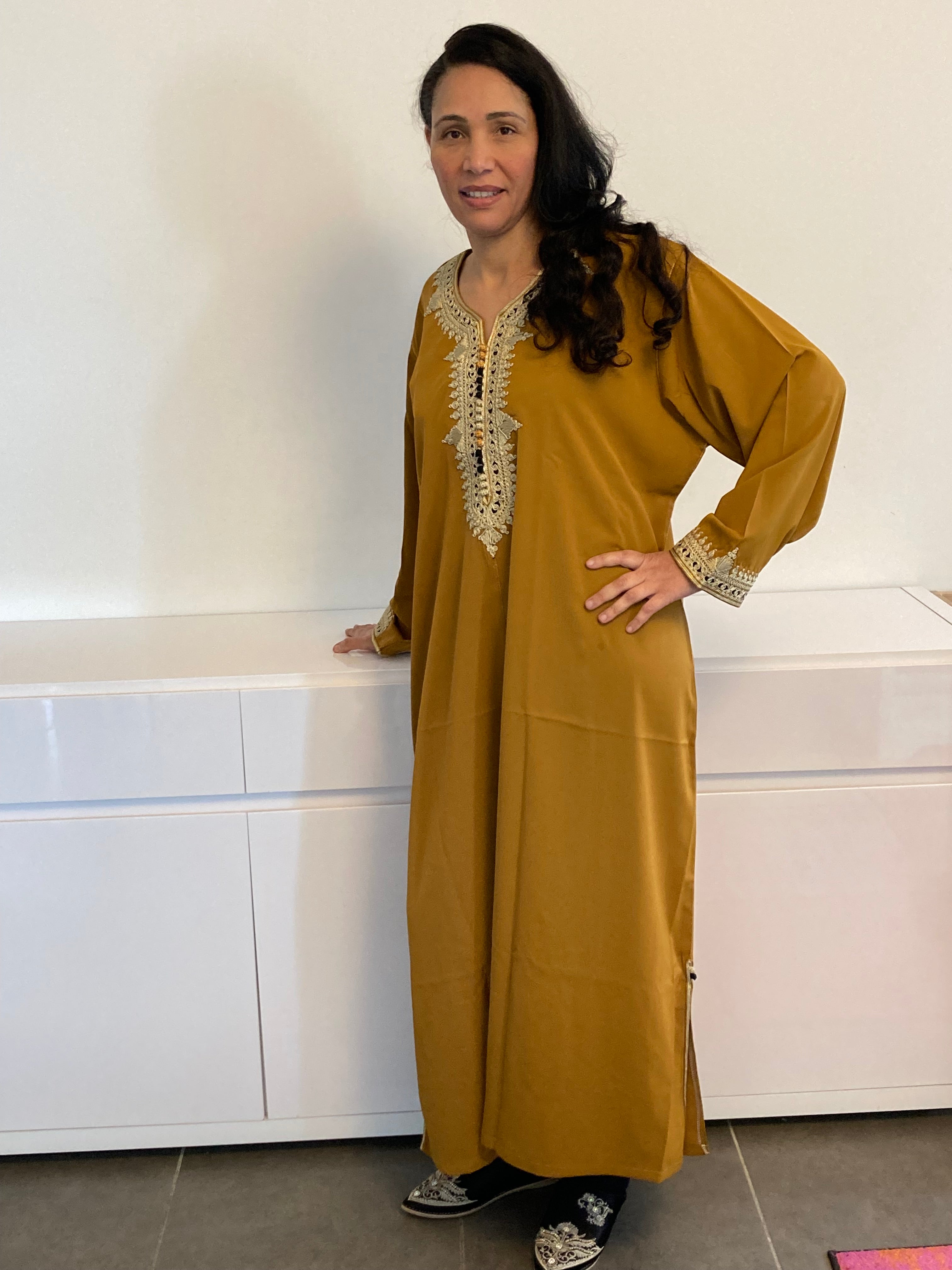 CAFTAN Marocain sans ceinture Vetement traditionnel feminin Coloris Camel